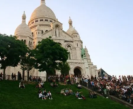 Montmartre Abbesses-artist Village Paris